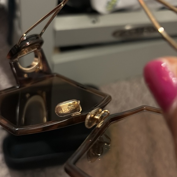 Dior 30Montaigne SU oversized sunglasses
💯% Authentic - Picture 6 of 6